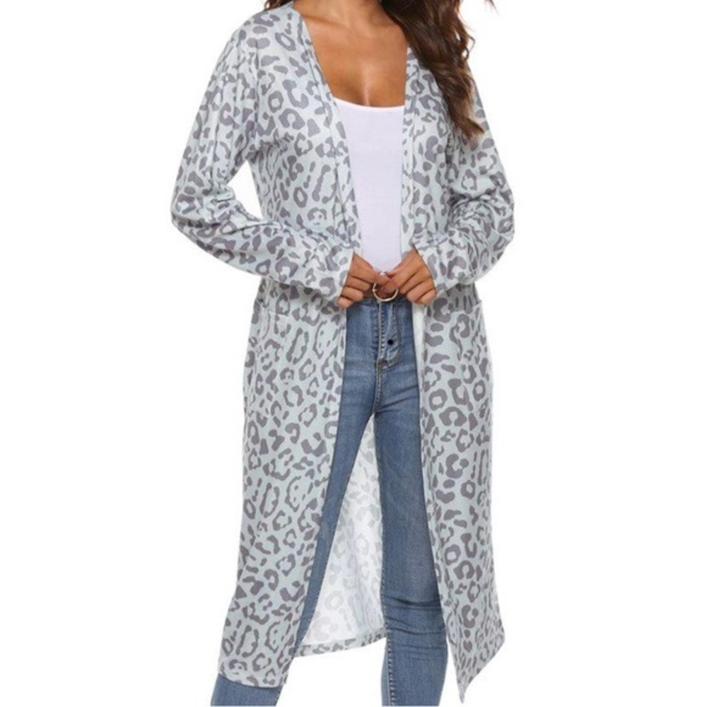 KAISLEY. Leopard/Animal Printed Grey Cardigan. Size S. Cozy. Lounge. FalI.